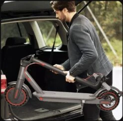 Comfort Inz - Long Range E Scooter - Elektrische Opvouwbare Step - 10.5Ah 350W - IOS Android Max. 31km/h 23 Comfort Inz - Long Range E Scooter - Elektrische Opvouwbare Step - 10.5Ah 350W - IOS Android Max. 31km/h -Fietswereld Verkoop 1200x1181 10