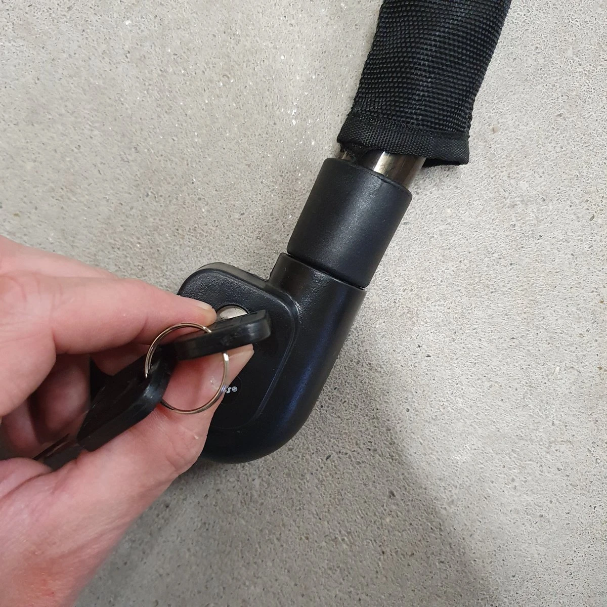 Maxx-Locks Bulls Kettingslot - Solid Pantserslot Uit Gehard Staal - Gebruik Slot Lock Motor Scooter Fiets Motorslot Scooterslot - Alternatief Voor Ketting Ringslot Cijferslot Kabelslot Beugelslot - Lengte 100CM Dikte 8MM - Zwart 5 Maxx-Locks Bulls Kettingslot - Solid Pantserslot Uit Gehard Staal - Gebruik Slot Lock Motor Scooter Fiets Motorslot Scooterslot - Alternatief Voor Ketting Ringslot Cijferslot Kabelslot Beugelslot - Lengte 100CM Dikte 8MM - Zwart - Afbeelding 3