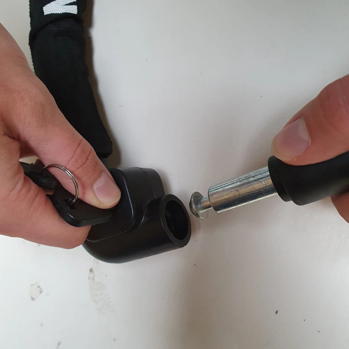 Maxx-Locks Bulls Kettingslot - Solid Pantserslot Uit Gehard Staal - Gebruik Slot Lock Motor Scooter Fiets Motorslot Scooterslot - Alternatief Voor Ketting Ringslot Cijferslot Kabelslot Beugelslot - Lengte 100CM Dikte 8MM - Zwart 7 Maxx-Locks Bulls Kettingslot - Solid Pantserslot Uit Gehard Staal - Gebruik Slot Lock Motor Scooter Fiets Motorslot Scooterslot - Alternatief Voor Ketting Ringslot Cijferslot Kabelslot Beugelslot - Lengte 100CM Dikte 8MM - Zwart - Afbeelding 5