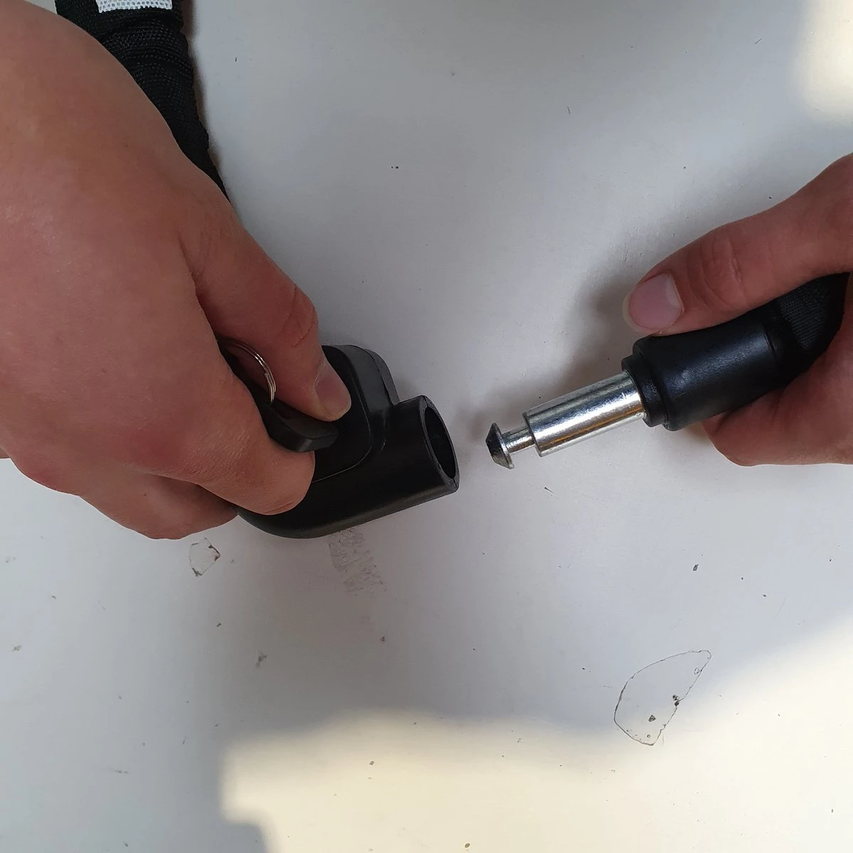 Maxx-Locks Bulls Kettingslot - Solid Pantserslot Uit Gehard Staal - Gebruik Slot Lock Motor Scooter Fiets Motorslot Scooterslot - Alternatief Voor Ketting Ringslot Cijferslot Kabelslot Beugelslot - Lengte 100CM Dikte 8MM - Zwart 8 Maxx-Locks Bulls Kettingslot - Solid Pantserslot Uit Gehard Staal - Gebruik Slot Lock Motor Scooter Fiets Motorslot Scooterslot - Alternatief Voor Ketting Ringslot Cijferslot Kabelslot Beugelslot - Lengte 100CM Dikte 8MM - Zwart - Afbeelding 6