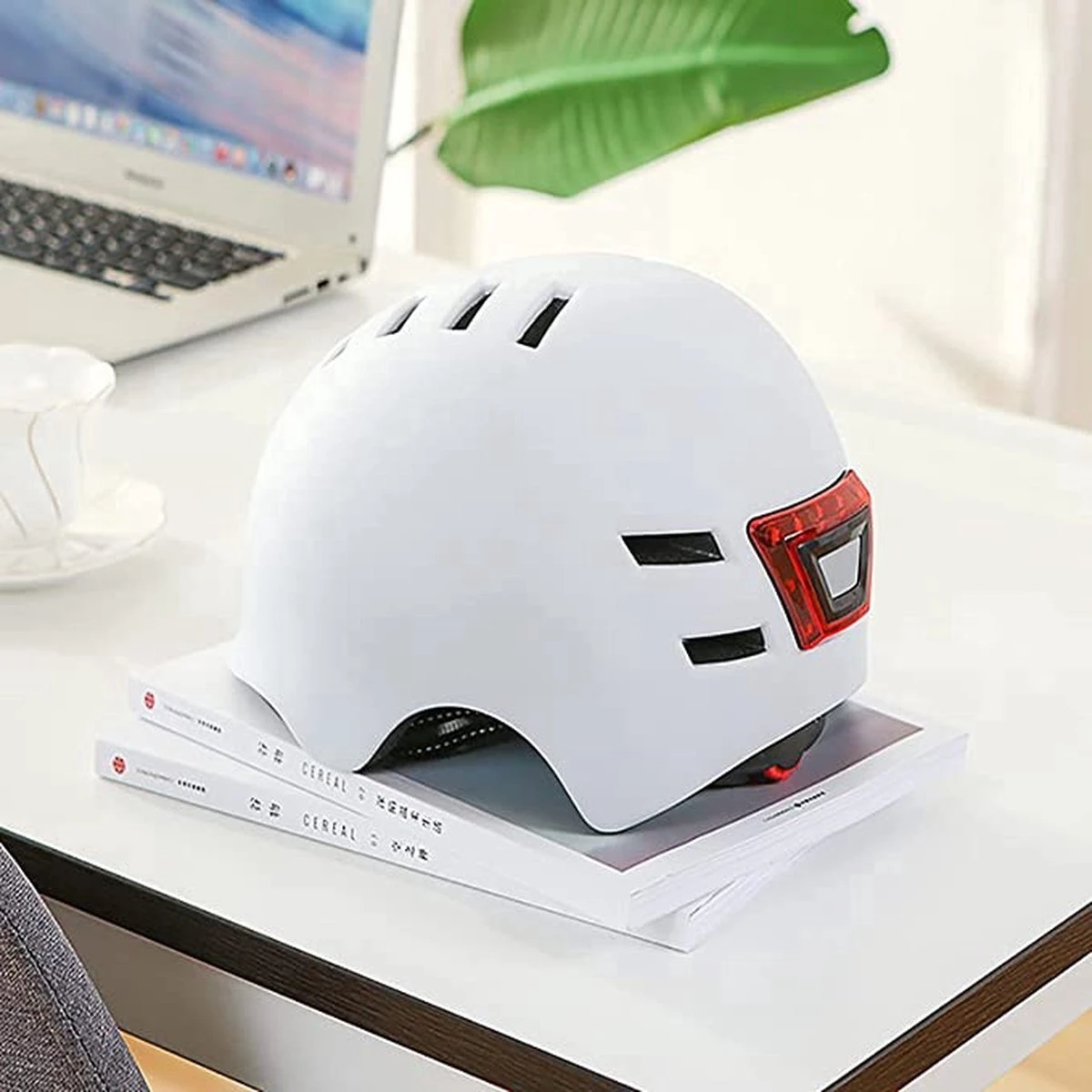 Fietshelm-Met Voor- En Achterlicht-Skatehelm -Maat-M-54 Tot 57cm-Helm Wit - LED Verlichting 4 Fietshelm-Met Voor- En Achterlicht-Skatehelm -Maat-M-54 Tot 57cm-Helm Wit - LED Verlichting - Afbeelding 2