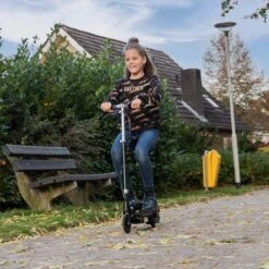 BluMill Elektrische Step – Voor Kinderen – Elektrische Step Met Zadel – Verstelbaar Stuur En Zadel – 12 Km / U – Max 70 Kg -Fietswereld Verkoop 1200x1200 870
