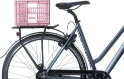 Basil Fietskrat S - Small - 17.5 Liter - Roze -Fietswereld Verkoop 1200x768 2