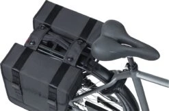 Basil Tour Waterproof Dubbele Fietstas MIK - 28 Liter - Zwart 11 Basil Tour Waterproof Dubbele Fietstas MIK - 28 Liter - Zwart -Fietswereld Verkoop 1200x787 3