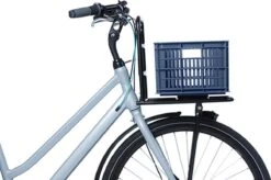 Basil Fietskrat S - Klein - 17.5 Liter - Blauw -Fietswereld Verkoop 1200x797 5