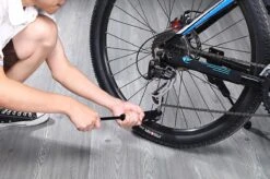 Giyo Fietspomp Mini - Fietspomp Met Drukmeter - Pomp Fiets Mini - 8.3 Bar - Inclusief Naaldventiel En Fietsbandreparatieset -Fietswereld Verkoop 1200x798 14