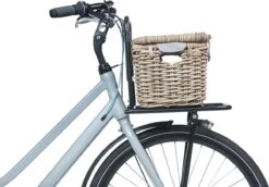 Basil Denton Fietsmand M - Voor - Rotan - Grijs - Medium -Fietswereld Verkoop 1200x835 3