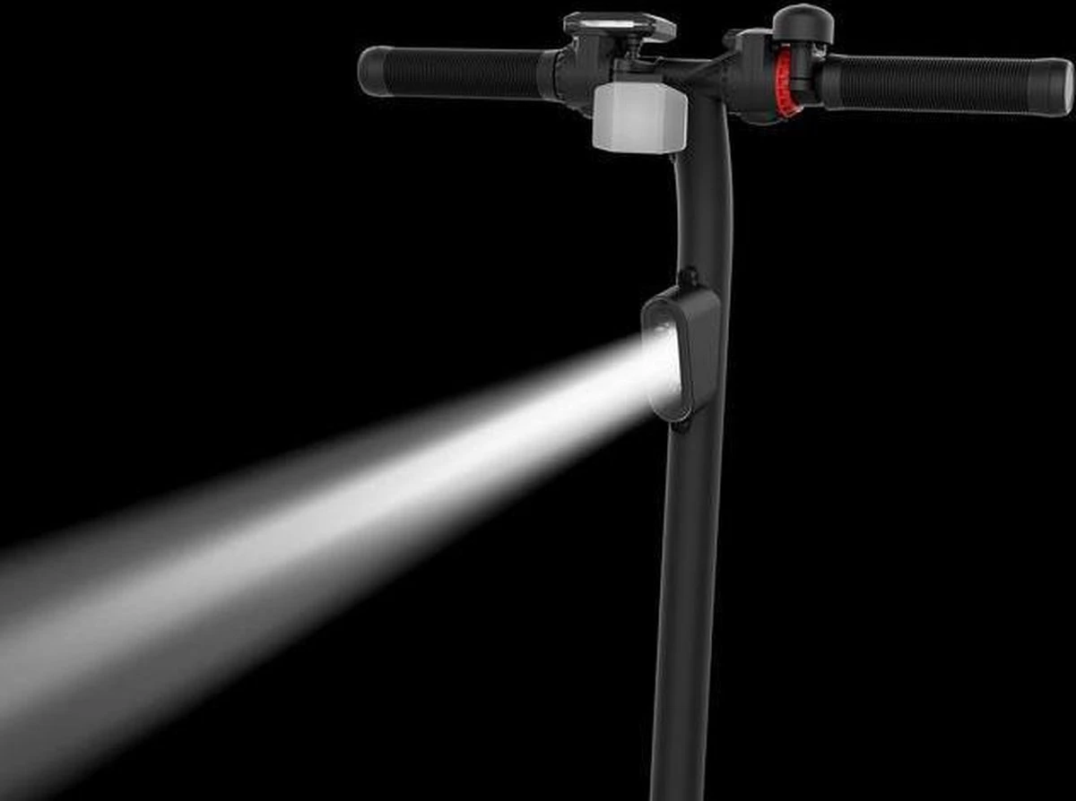 Denver Elektrische Step Volwassenen 20 Km/u - Tot 18km Actieradius - 350W - Inklapbaar - 8.5" Wielen - Aluminium Frame - LED Verlichting - SEL-85350 - Zwart 10 Denver Elektrische Step Volwassenen 20 Km/u - Tot 18km Actieradius - 350W - Inklapbaar - 8.5" Wielen - Aluminium Frame - LED Verlichting - SEL-85350 - Zwart - Afbeelding 8