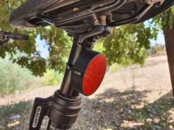 Fiets GPS Tracker - Zonder Simkaart - Inclusief Originele Samsung SmartTag - Alleen Voor Samsung -Tot 1 Jaar Batterij - Android - Reflector - Fiets Reflector - Wereldwijd GPS - Antidiefstal - Rood - Locus Amicus -Fietswereld Verkoop 1200x900 34