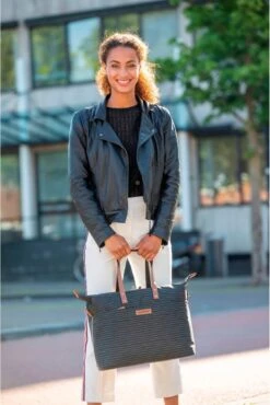 New Looxs Tendo Nomi Enkele Fietstas Laptoptas Shopper - 15 Inch Laptopvak - 21 Liter - Zwart -Fietswereld Verkoop 802x1200 1