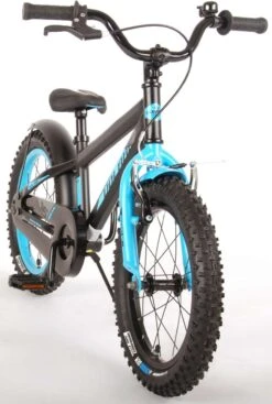 Volare Rocky Kinderfiets - 16 Inch - Zwart Blauw - 95% Afgemonteerd - Prime Collection -Fietswereld Verkoop 808x1200