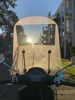 Waterafstotende Sticker Windscherm-Anti Regen Folie-Scooter-Nano Spray-Vespa Sprint-Zip-Sym-Universeel -Fietswereld Verkoop 899x1200 22